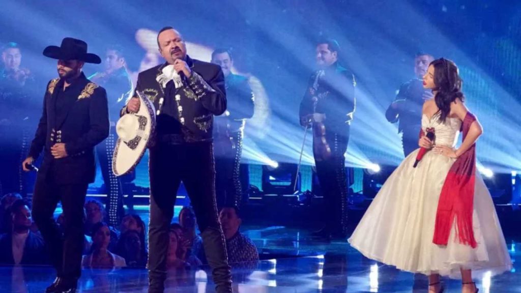 Pepe y Ángela Aguilar encabezaron un tributo musical a la Reina de la Canción Ranchera, quien falleció recientemente.