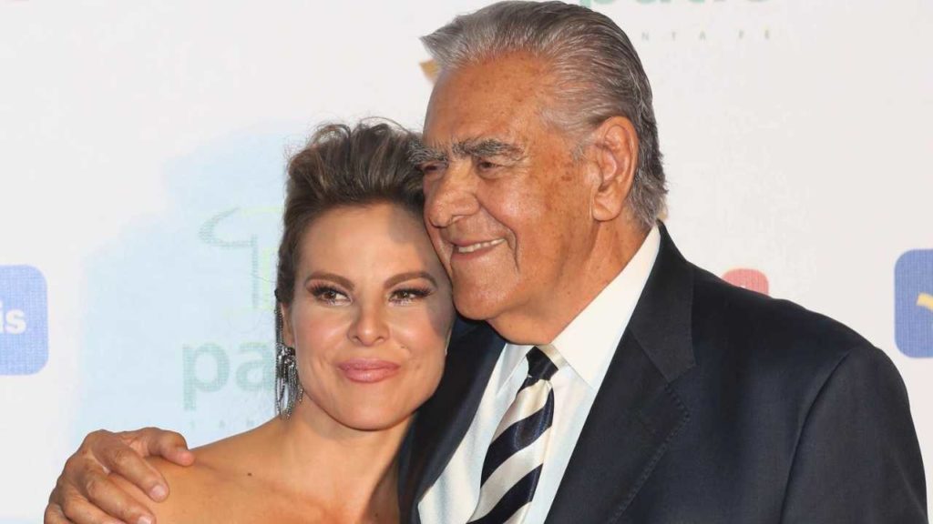 Kate del Castillo celebra la vitalidad de sus padres a sus 90 años