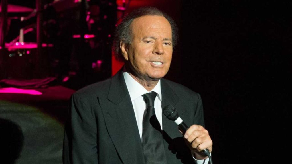 Julio Iglesias desmiente rumores sobre su salud y retiro: "Me han matado mil veces"